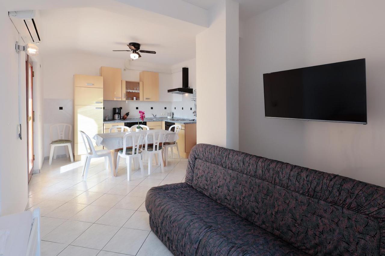 City Pool Apartments Novalja Bagian luar foto