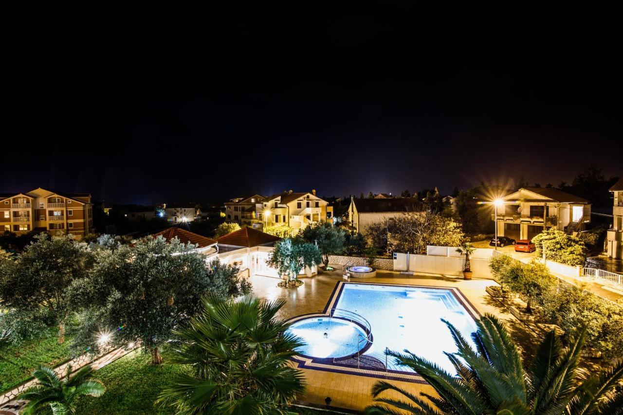 City Pool Apartments Novalja Bagian luar foto