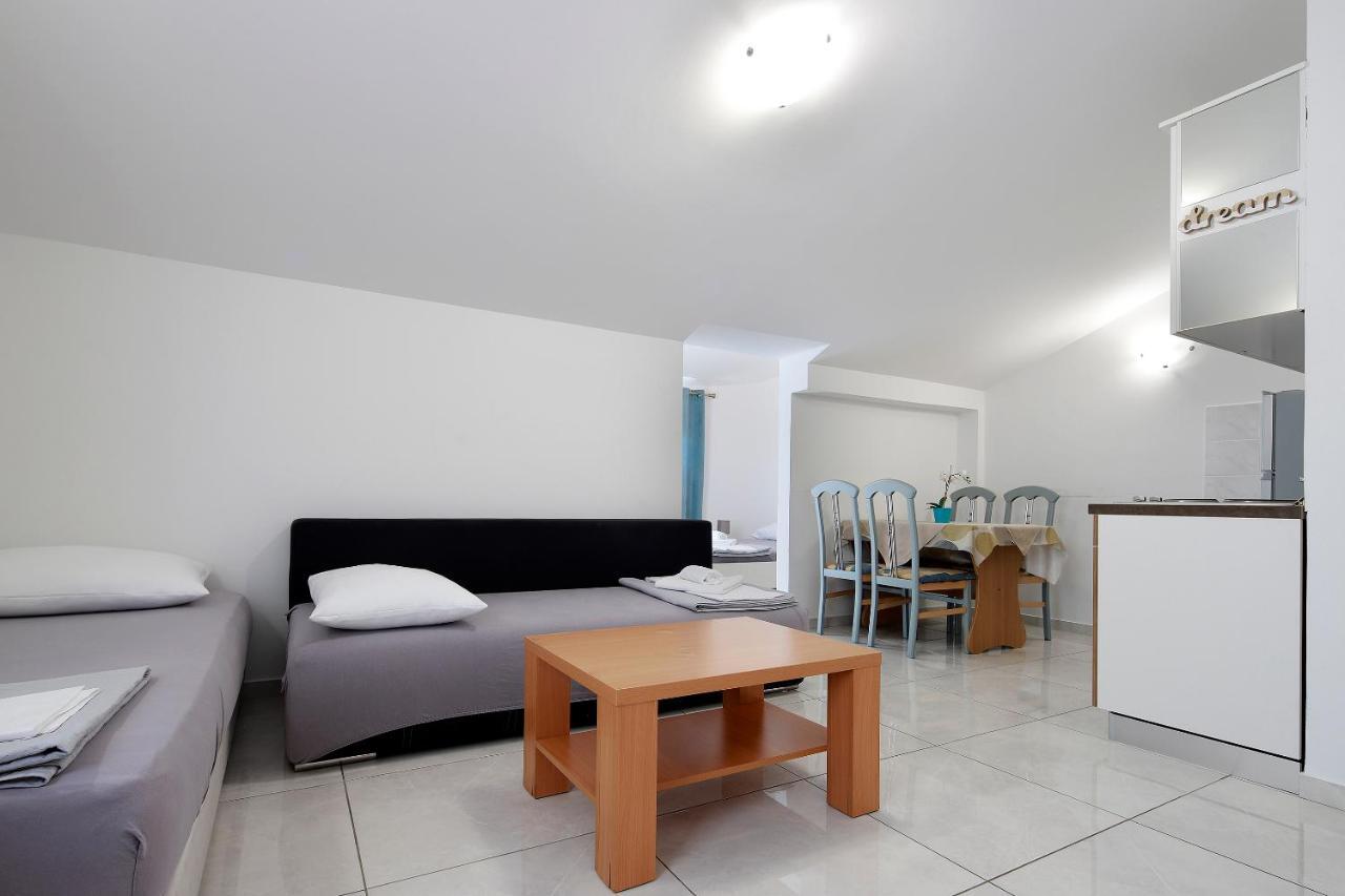 City Pool Apartments Novalja Bagian luar foto