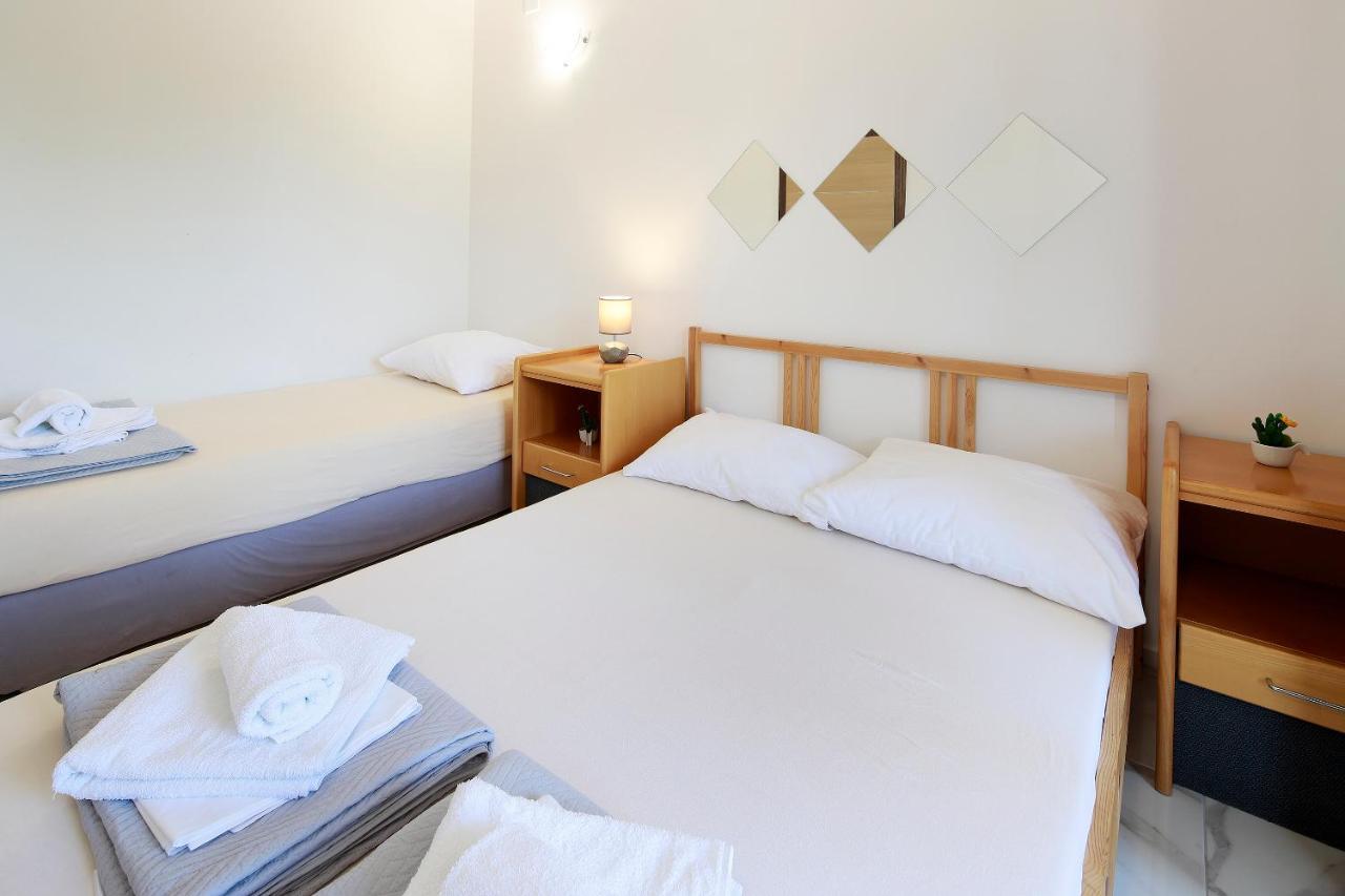 City Pool Apartments Novalja Bagian luar foto