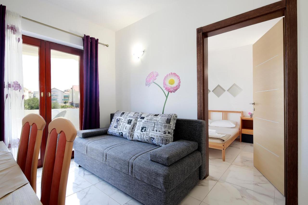 City Pool Apartments Novalja Bagian luar foto